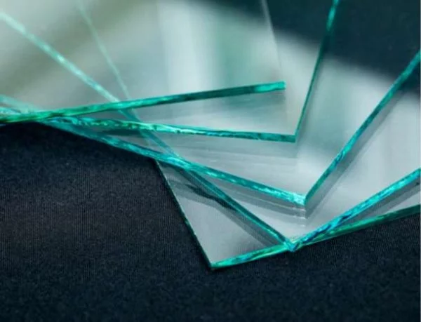 ガラスおよび透明材料の微細加工